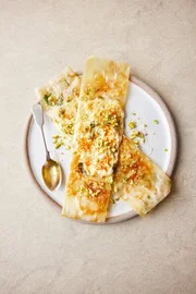 Filoteig mit Feta.