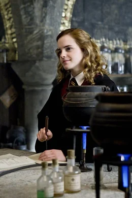Hermione (Emma Watson)