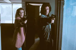 Polizist Martin Riggs (Mel Gibson) und Kollegin Lorna Cole (Rene Russo) machen Jagd auf einen korrupten Polizisten, der extrem gef&auml;hrliche Munition gestohlen hat.  +++ Die Verwendung des sendungsbezogenen Materials ist nur mit dem Hinweis und Verlinkung auf RTL+ gestattet. +++