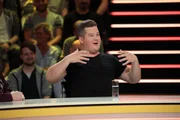Lachmuskeln aufgepasst: Bei "Genial daneben" versucht Chris Tall, skurrile und witzige Fragen auf seine eigene Art zu beantworten ... Lachmuskeln aufgepasst: Bei "Genial daneben" versucht Chris Tall, skurrile und witzige Fragen auf seine eigene Art zu beantworten ...