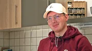 Jonas (24) ist aufgrund seiner Prüfungsangst durch die theoretische Führerscheinprüfung gefallen. Nun überlegt er, eine Hypnose-Behandlung in Anspruch zu nehmen. Jonas (24) ist aufgrund seiner Prüfungsangst durch die theoretische Führerscheinprüfung gefallen. Nun überlegt er, eine Hypnose-Behandlung in Anspruch zu nehmen.