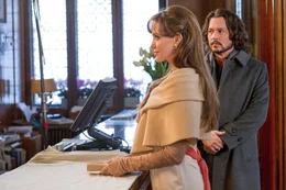 Angelina Jolie (Elisa Clifton-Ward), Johnny Depp (Frank Tupelo).
