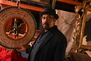 Alec Mercer (Jesse L. Martin)