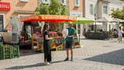Bei einem Besuch am Markt in Purkersdorf trifft Lisa Gadenstätter den Tischlermeister Karl Hörmann. Sein Spezialprodukt ist das Zirbenholz. Der Zirbe werden ja viele gesundheitliche Vorteile nachgesagt, wie zum Beispiel, dass die Zirbe den Schlaf verbessert und gut für unser Herz ist. Aber stimmt das wirklich? Oder handelt es sich dabei doch nur um einen Mythos? Bei einem Besuch am Markt in Purkersdorf trifft Lisa Gadenstätter den Tischlermeister Karl Hörmann. Sein Spezialprodukt ist das Zirbenholz. Der Zirbe werden ja viele gesundheitliche Vorteile nachgesagt, wie zum Beispiel, dass die Zirbe den Schlaf verbessert und gut für unser Herz ist. Aber stimmt das wirklich? Oder handelt es sich dabei doch nur um einen Mythos?