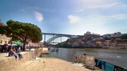 Die Brücke Dom Luis I. verbindet Porto (links) mit der Nachbarstadt Vila Nova de Gaia. Die Brücke Dom Luis I. verbindet Porto (links) mit der Nachbarstadt Vila Nova de Gaia.