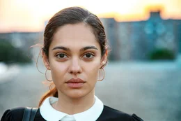 Naima (Nilam Farooq).