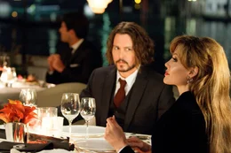 L-R: Frank Tupelo (Johnny Depp) und Elise Clifton-Ward (Angelina Jolie)