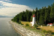 Vancouver Island &ndash; Eine Insel, ganz Kanada Kueste Vancouver Island mit Leuchtturm
