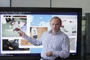 Karl Hidde (Alexander Held) berichtet &uuml;ber die Morde.