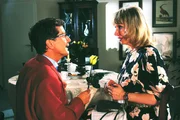 Gregor (Santiago Ziesmer) macht Ilse (Christiane Reiff), die Freigang hat, einen romantischen Heiratsantrag. Ilse kann ihr Glück nicht fassen. Gregor (Santiago Ziesmer) macht Ilse (Christiane Reiff), die Freigang hat, einen romantischen Heiratsantrag. Ilse kann ihr Glück nicht fassen.