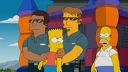 Bart (2.v.l.) hat ein Tagebuch eines geisteskranken M&ouml;rders geklaut und vor den Jungs in der Schule gibt er damit an.