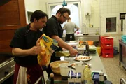 Das Team vom "Landgasthof Schmid - Zum Spatzl" hofft auf die Hilfe von Frank Rosin - denn das Augsburger Restaurant steht kurz vor dem wirtschaftlichen Aus. Restaurantleiter und Koch Sascha Korljan und Koch Niko ... Das Team vom "Landgasthof Schmid - Zum Spatzl" hofft auf die Hilfe von Frank Rosin - denn das Augsburger Restaurant steht kurz vor dem wirtschaftlichen Aus. Restaurantleiter und Koch Sascha Korljan und Koch Niko ...