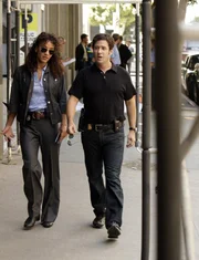 Don (Rob Morrow, r.) und Nikki Betancourt (Sophina Brown, l.) versuchen eine Gruppe von Kidnappern dingfest zu machen. Doch wird es ihnen gelingen? Don (Rob Morrow, r.) und Nikki Betancourt (Sophina Brown, l.) versuchen eine Gruppe von Kidnappern dingfest zu machen. Doch wird es ihnen gelingen?