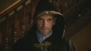 Als sich eine zuf&auml;llige Schie&szlig;erei als geplantes Attentat entpuppt, muss Sherlock (Jonny Lee Miller) mit seinem Vater zusammenarbeiten, um den Fall l&ouml;sen zu k&ouml;nnen ...