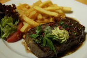 Werden die Testesser in Barbaras Restaurant "Zehntscheune" das bodenst&auml;ndige Hauptgericht zu w&uuml;rdigen wissen?