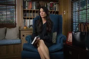 Enttäuscht von ihrem Stiefvater, der ohne sie zu fragen, ein Buch über ihre Arbeit mit Holmes schreibt: Joan Watson (Lucy Liu) ... Enttäuscht von ihrem Stiefvater, der ohne sie zu fragen, ein Buch über ihre Arbeit mit Holmes schreibt: Joan Watson (Lucy Liu) ...