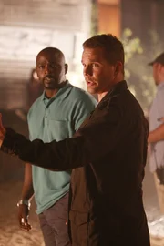 Ermitteln in einem neuen Fall: David (Alimi Ballard, l.) und Colby (Dylan Bruno, r.) ...