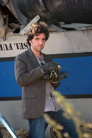 Nachdem ein Personen- und ein G&uuml;terzug ineinander gerast sind, wird Charlie (David Krumholtz) an den Unfallort gerufen, um die Ursache daf&uuml;r zu finden ...