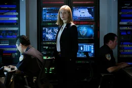 Nachdem ein Krimineller ganz pl&ouml;tzlich verschwindet, wird ein Vollzugsbeamter befragt, doch Chief Vincent (Laura Linney) glaubt dem Beamten Jones nicht, dass der Gefangene durch ein mysteri&ouml;ses Portal verschwunden ist ...