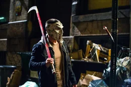 Der Vollzugsbeamte Casey Jones (Stephen Amell) macht sich auf die Suche nach der Wahrheit, nachdem ein Gefangener auf mysteri&ouml;se Weise verschwunden ist ...