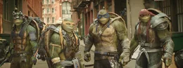 Wollen mit allen Mitteln verhindern, dass Gangster ein Portal zu Krangs Dimension &ouml;ffnen und m&uuml;ssen daf&uuml;r sogar im Tageslicht agieren: (v.l.n.r.) die Ninja Turtles Donatello, Michelangelo, Leonardo und Raphael ...