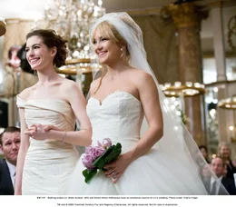 Battling brides Liv (Kate Hudson, left) and Emma (Anne Hathaway) have an emotional reunion at Liv&Otilde;s wedding. PHOTOGRAPHS TO BE USED SOLELY FOR ADVERTISING, PROMOTION, PUBLICITY OR REVIEWS OF THIS SPECIFIC MOTION PICTURE AND TO REMAIN THE PROPERTY OF THE STUDIO. NOT FOR SALE OR REDISTRIBUTION.