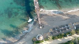 Luftaufnahme des Piers des Marbella Club.