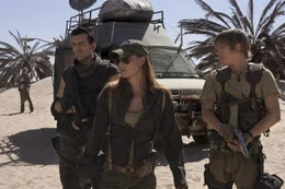 Carlos Olivera (Oded Fehr, l.), Claire (Ali Larter, m.)