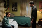 Jonathan Kent (Jordan Elsass, l.); Clark Kent (Tyler Hoechlin, r.)