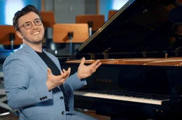 Frank Dupree ist Pianist, Schlagzeuger, Dirigent und Komponist.