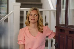 Leah Waddell (Cindy Busby)