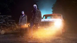 The Strangers.  Ein junges Paar wird in einem einsam gelegenen Haus im Wald von maskierten Eindringlingen bedroht.  Photo Credit: John Armour; The Strangers.  Ein junges Paar wird in einem einsam gelegenen Haus im Wald von maskierten Eindringlingen bedroht.  Photo Credit: John Armour