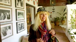 Gunilla Gr&auml;fin von Bismarck-Sch&ouml;nhausen im Patio des Marbella Club Hotels.
