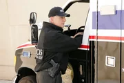 Seitdem deutlich wird, dass der erschossene Brent Langer nicht der vom NCIS gesuchte Maulwurf ist, arbeiten Gibbs (Mark Harmon), sein Team und Direktor Vance mit Hochdruck daran, den wahren Verräter zu finden ... Seitdem deutlich wird, dass der erschossene Brent Langer nicht der vom NCIS gesuchte Maulwurf ist, arbeiten Gibbs (Mark Harmon), sein Team und Direktor Vance mit Hochdruck daran, den wahren Verräter zu finden ...