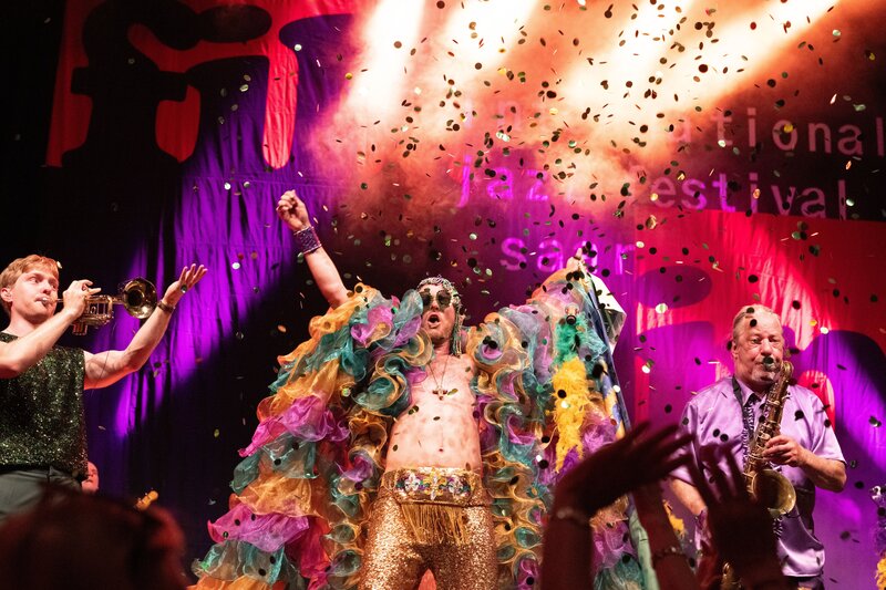 "Hot like hell" – Die Mardi Gras Band Louisiana Avenue (D, 2026)