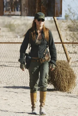 Claire (Ali Larter)