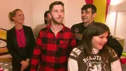Die Familie mit Eva und Kasmalla im neuen Kinderzimmer Die Familie mit Eva und Kasmalla im neuen Kinderzimmer
