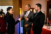 Simone (Tatjana Clasing), Richard (Silvan-Pierre Leirich) und Justus (Matthais Br&uuml;ggenolte) sto&szlig;en auf die Show an.