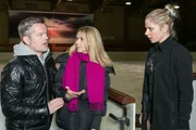 Als Marie (Cheyenne Pahde, r.) zu Dianas (Tanja Szewczenko) Erleichterung in letzter Sekunde auftaucht, muss sie sich vor ihrem Lauf auch noch Ingos (André Dietz) Standpauke anhören. Als Marie (Cheyenne Pahde, r.) zu Dianas (Tanja Szewczenko) Erleichterung in letzter Sekunde auftaucht, muss sie sich vor ihrem Lauf auch noch Ingos (André Dietz) Standpauke anhören.