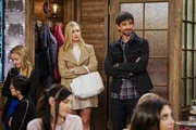 Eigentlich hatte sich Caroline (Beth Behrs, 2.v.r.) wirklich auf das Date mit Bobby (Christopher Gorham, r.) gefreut, doch dann macht sie sich die ganze Zeit Sorgen um die Dessertbar. Zu Recht? Eigentlich hatte sich Caroline (Beth Behrs, 2.v.r.) wirklich auf das Date mit Bobby (Christopher Gorham, r.) gefreut, doch dann macht sie sich die ganze Zeit Sorgen um die Dessertbar. Zu Recht?