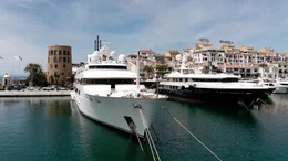 Puerto Ban&uacute;s: Der luxuri&ouml;se Yachthafen gilt als eines der bekanntesten Wahrzeichen Marbellas.