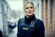 Ein Verd&auml;chtiger ist entkommen. Vicky (Pia Stutzenstein) wundert sich &uuml;ber Semir.