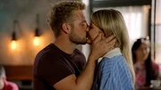 Paul (Niklas Osterloh) kann Alicia (Josefin Bressel) nicht böse sein. Paul (Niklas Osterloh) kann Alicia (Josefin Bressel) nicht böse sein.