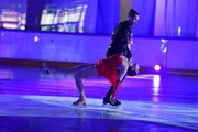 Charlotte "Charlie" (Shaolyn Fernandez) und Milan (Vitali Huk) laufen ihre K&uuml;r.