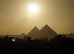 Pyramiden in Cairo   +++ Die Verwendung des sendungsbezogenen Materials ist nur mit dem Hinweis und Verlinkung auf RTL+ gestattet. +++