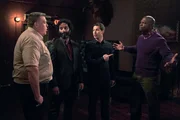 (v.l.n.r.) Scully (Joel McKinnon Miller); Adrian Pimento (Jason Mantzoukas); Jake Peralta (Andy Samberg); Terry Jeffords (Terry Crews) (v.l.n.r.) Scully (Joel McKinnon Miller); Adrian Pimento (Jason Mantzoukas); Jake Peralta (Andy Samberg); Terry Jeffords (Terry Crews)