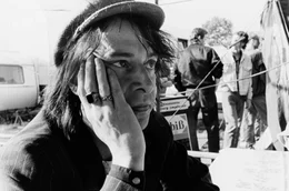 Rio Reiser wird 75! Bevor er K&ouml;nig von Deutschland wurde, war er K&ouml;nig von Kreuzberg - mit seiner Band Ton Steine Scherben. Rio und die Scherben schreiben den Soundtrack einer Bewegung, die in besetzten H&auml;usern das kollektive Zusammenleben ausprobiert. Ein Streifzug durch die Lieder von Rio Reiser und das Kreuzberg der 70er Jahre und von heute. - Rio Reiser im Jahre 1988.