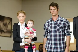 L-R: Holly Berenson (Katherine Heigl),  Sophie und Eric Messer (Josh Duhamel)
