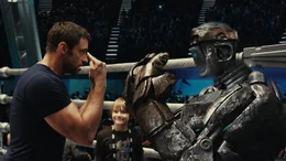 Spracherkennung kaputt und der Gegner ist der beste Kampfroboter auf der Welt. Jetzt kann nur noch Charlie (Hugh Jackman, l.) mit Hilfe der Schattenfunktion Max' (Dakota Goyo, M.), Kampfroboter Atom retten ...