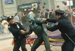 Der Gr&uuml;ne Kobold (Willem Dafoe, M.) sorgt f&uuml;r Chaos und Zerst&ouml;rung in Manhattan, die Polizei ist &uuml;berfordert. Nur ein ebenb&uuml;rtiger Gegner kann dem B&ouml;sewicht das Handwerk legen.